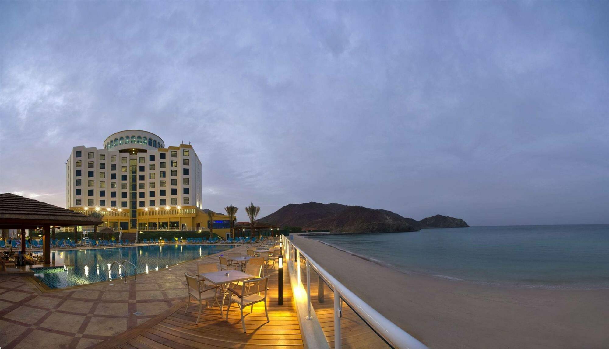 חור פאקאן Oceanic Khorfakkan Resort & Spa מראה חיצוני תמונה
